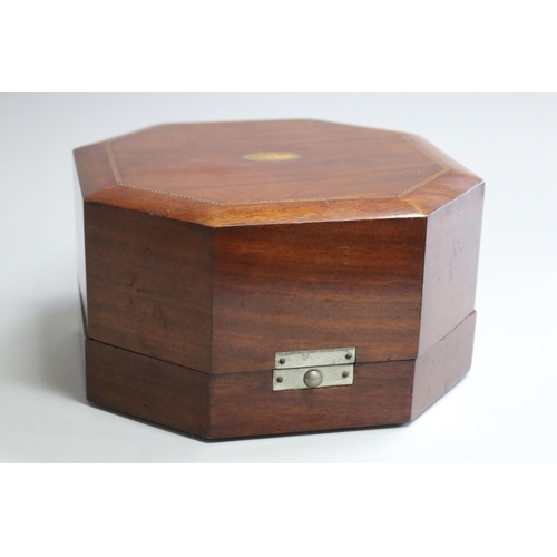 Victorian octagonal lidded box  3085c0