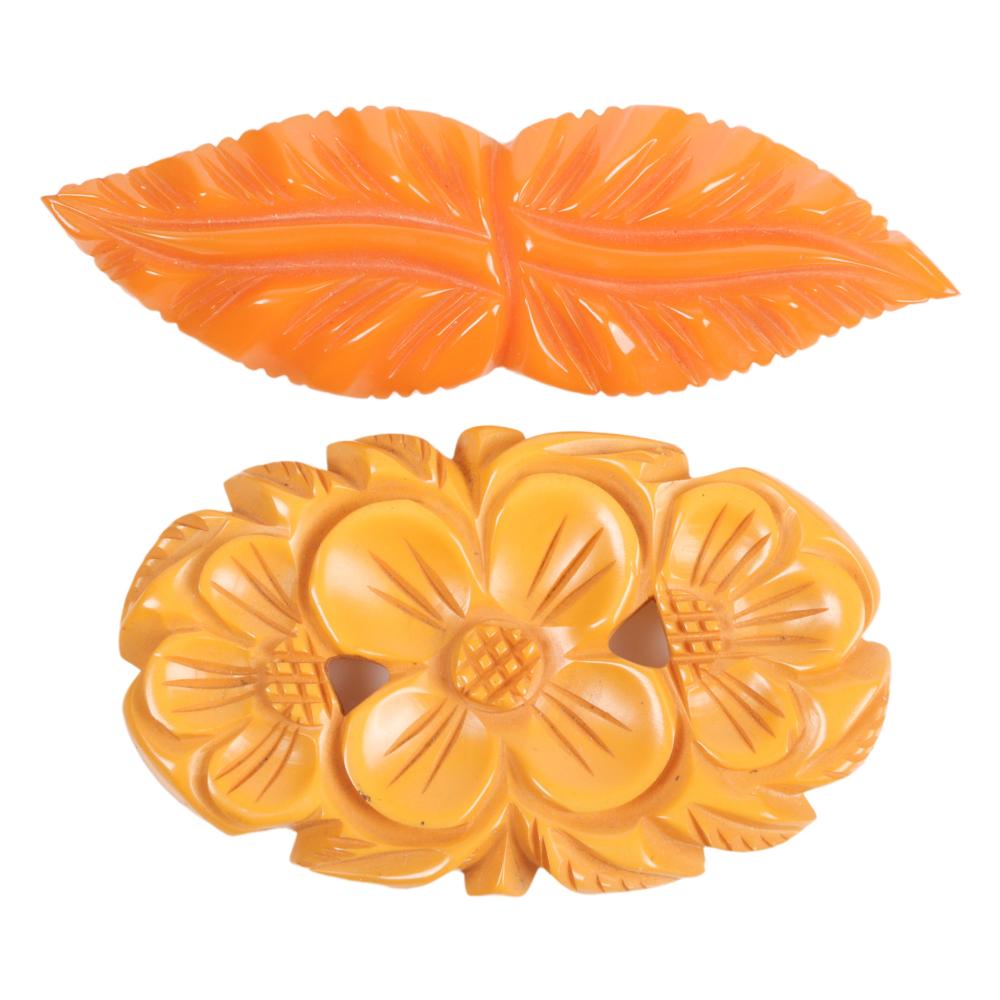TWO BAKELITE PINS LEAVES AND FLOWERS  30a527