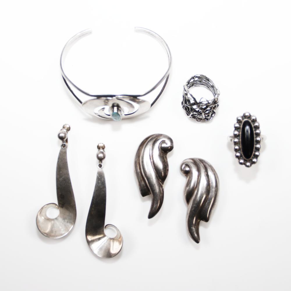 SILVER 5PC JEWELRY GROUP: TWO PAIRS