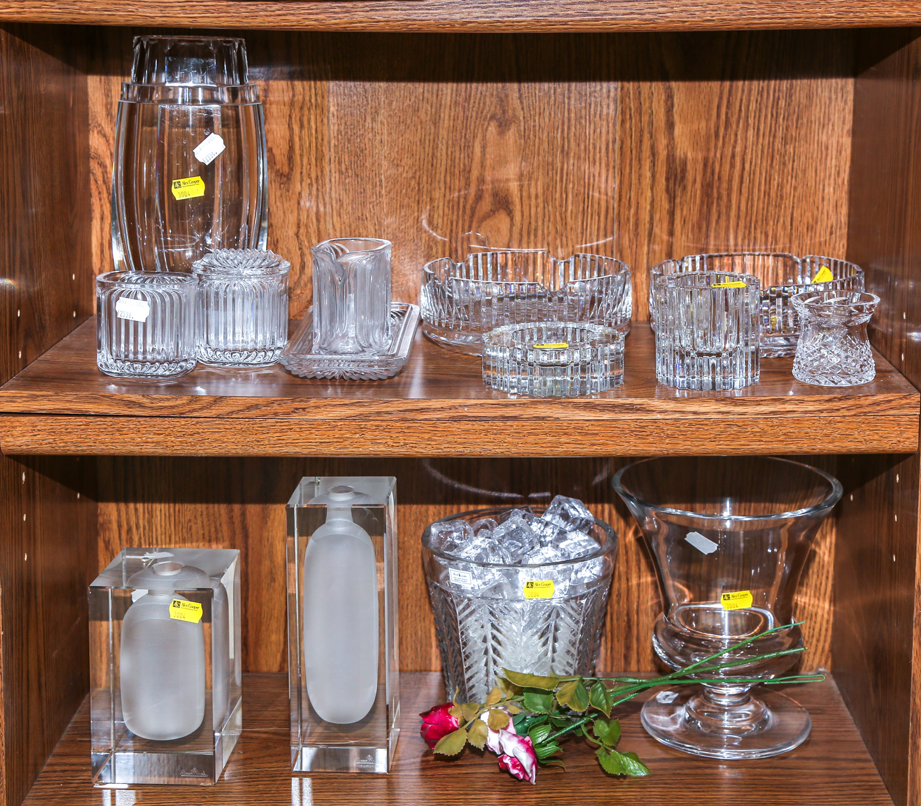 ASSORTED COLLECTIBLE GLASSWARE 30884d
