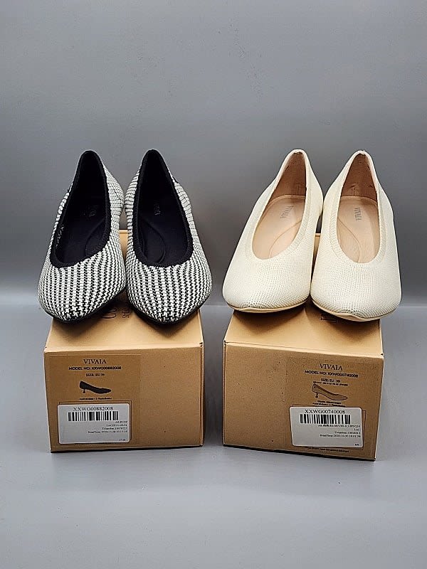 Pointed-toe heels. Knit upper made