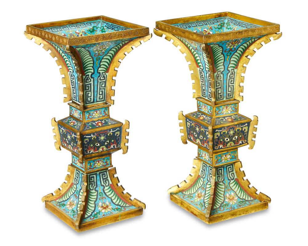 A PAIR OF CHINESE QIANLONG STYLE 30b0e5