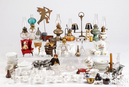 LARGE GROUP OF MINIATURE ACCESSORIESLarge 30e6fc