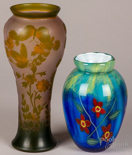 CONTEMPORARY ART GLASS VASE AND