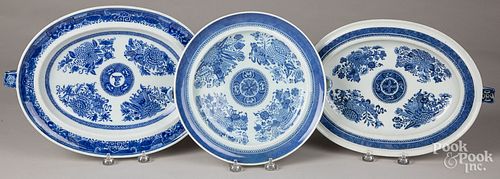 THREE CHINESE EXPORT PORCELAIN 30ff2b
