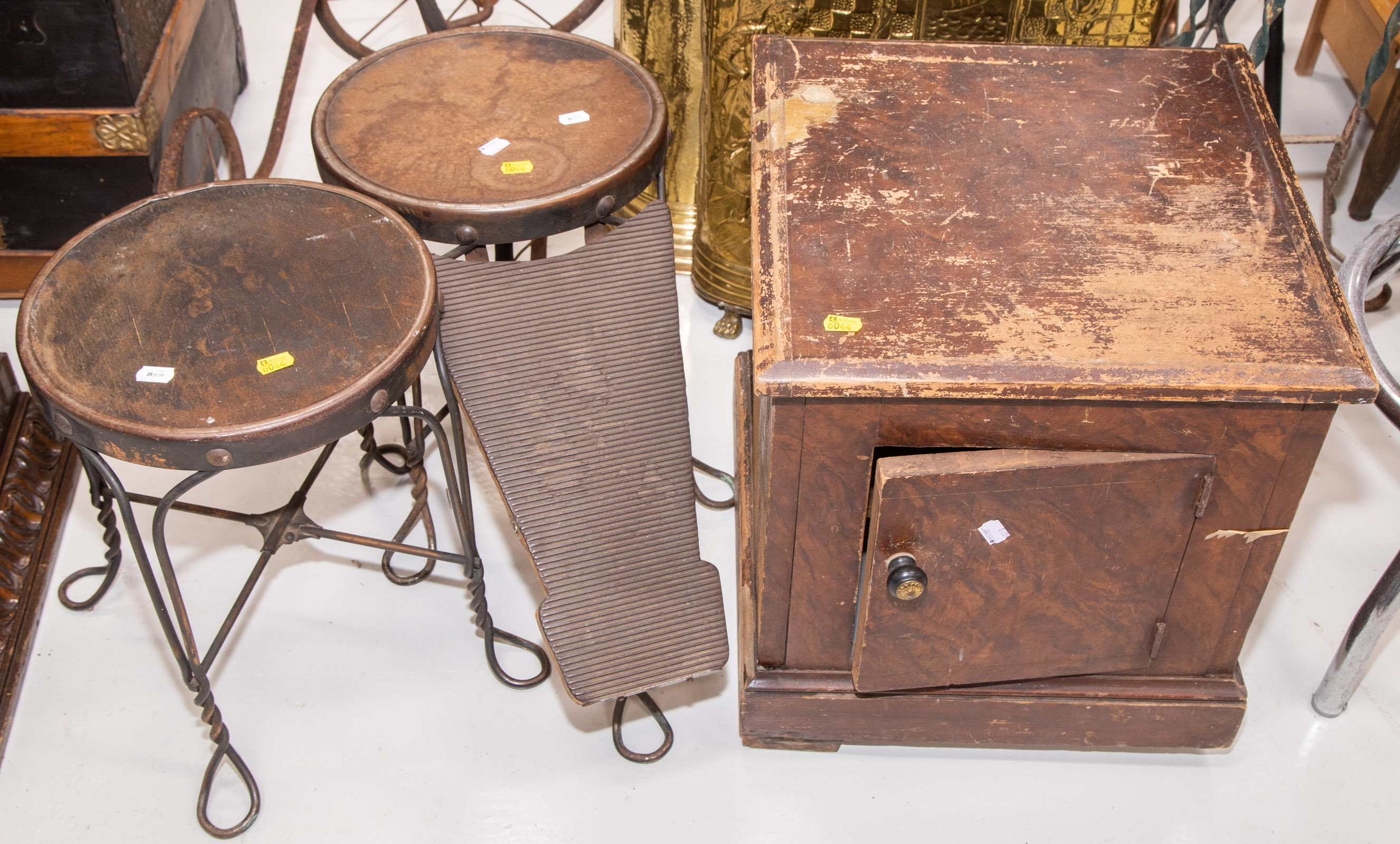 VERNACULAR COMMODE CABINET SHOE 31047a