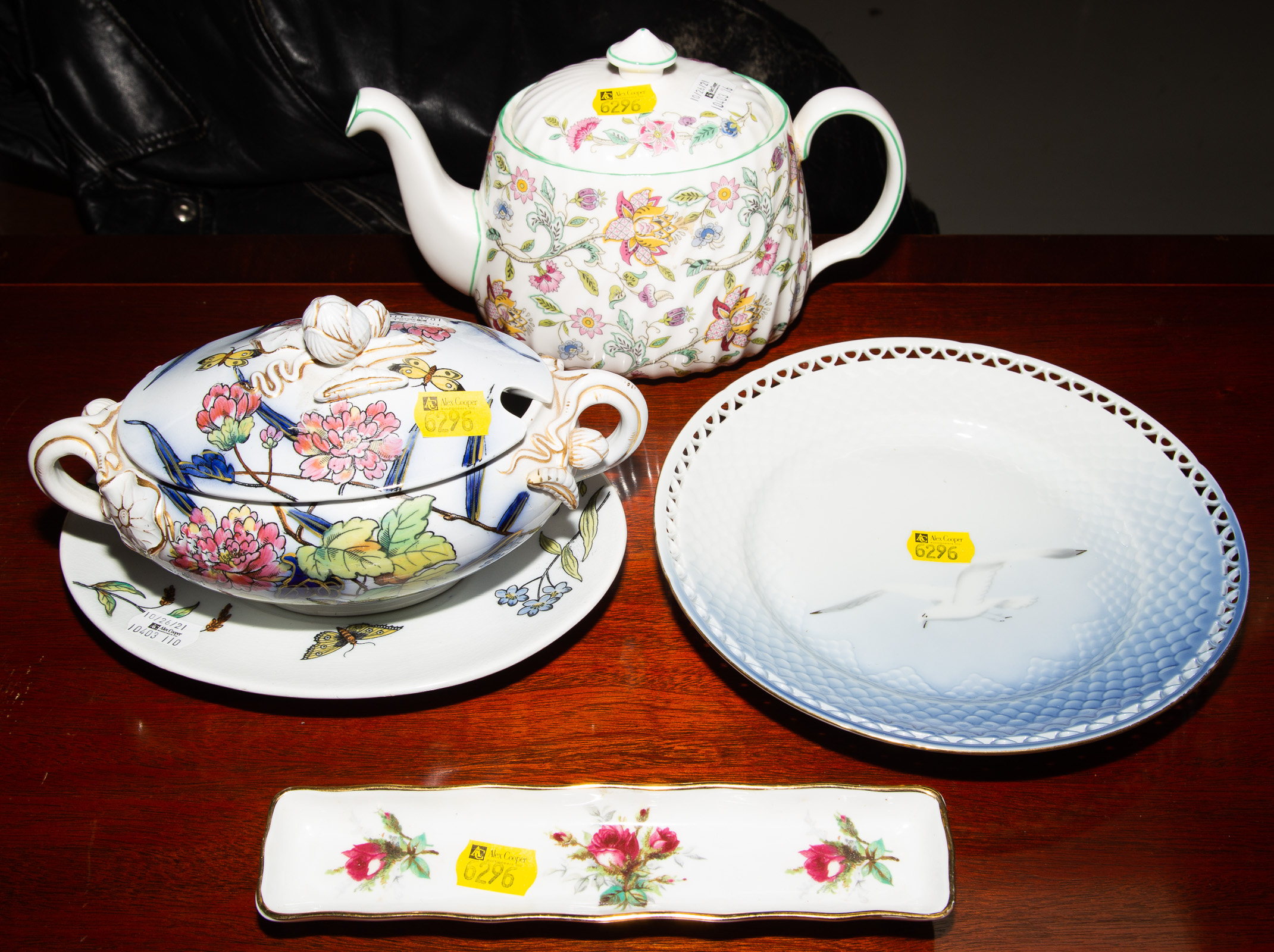 A SELECTION OF PORCELAIN Includes 310571