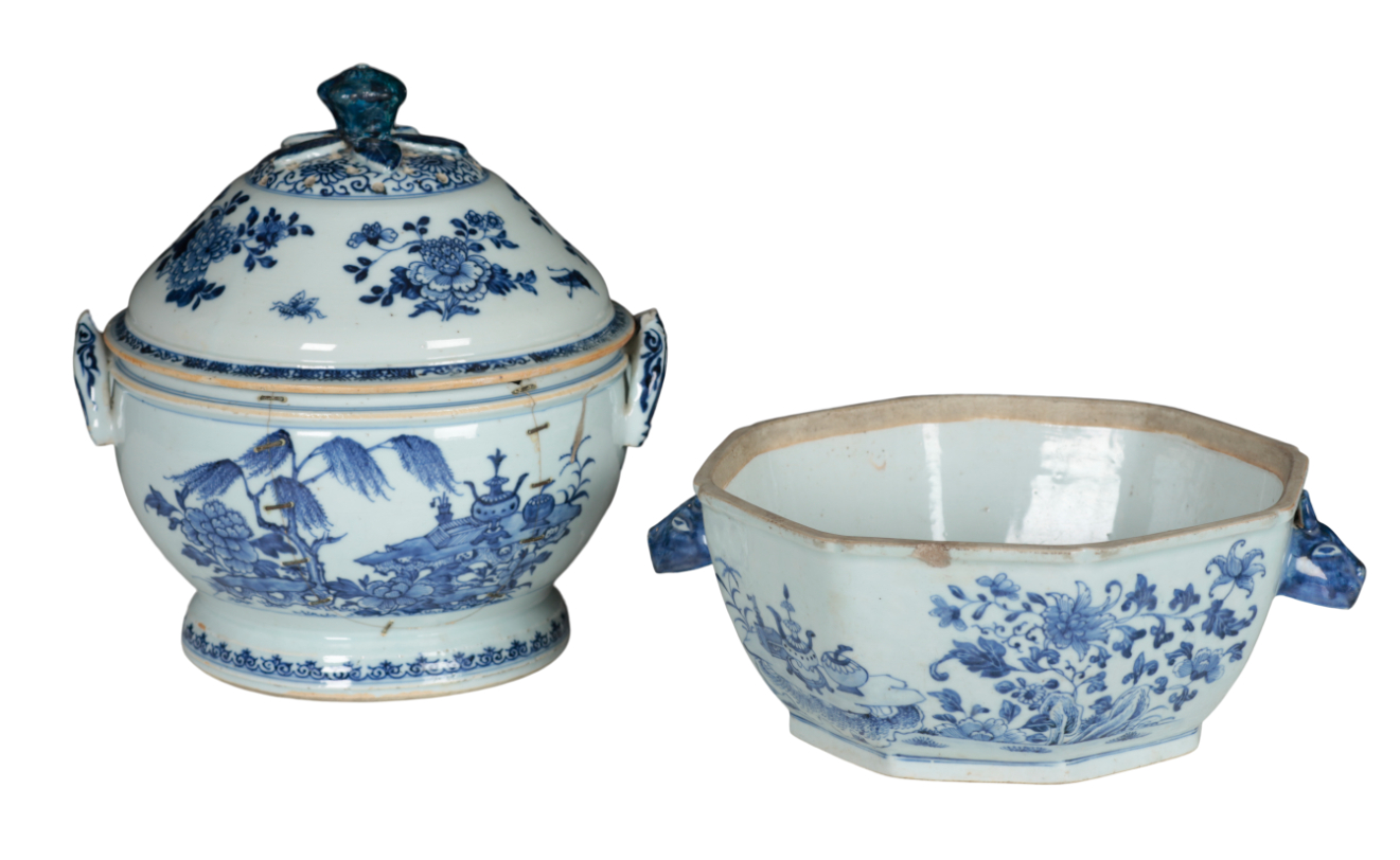 A CHINESE EXPORT SOUP TUREEN AND 31099c