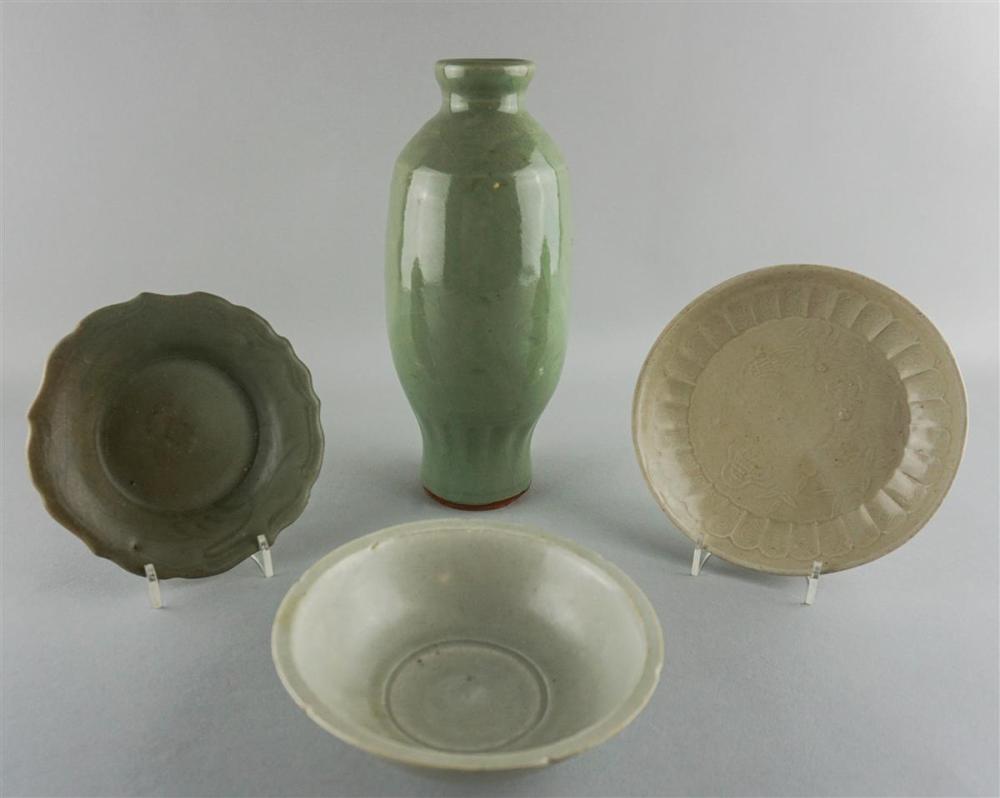TWO CHINESE MING DYNASTY CELADON 31327d