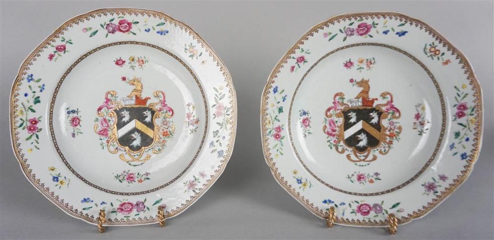 PAIR OF CHINESE EXPORT ARMORIAL 31333f