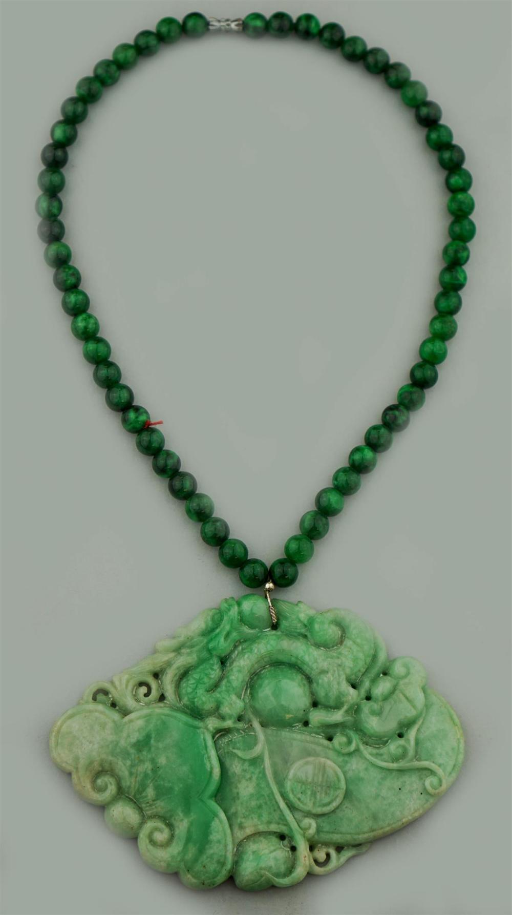 LARGE CARVED JADE AND GREEN BEAD 31361d