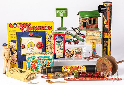 LARGE GROUP OF MISCELLANEOUS TOYSLarge 31378e