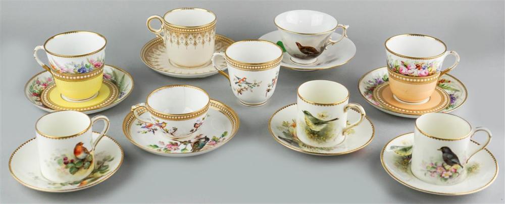 GROUP OF ROYAL WORCESTER CUPS AND 3139b9