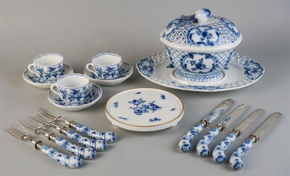 GROUP OF MEISSEN BLUE AND WHITE 313c54