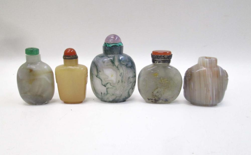 FIVE CHINESE AGATE SNUFF BOTTLES  315a8c