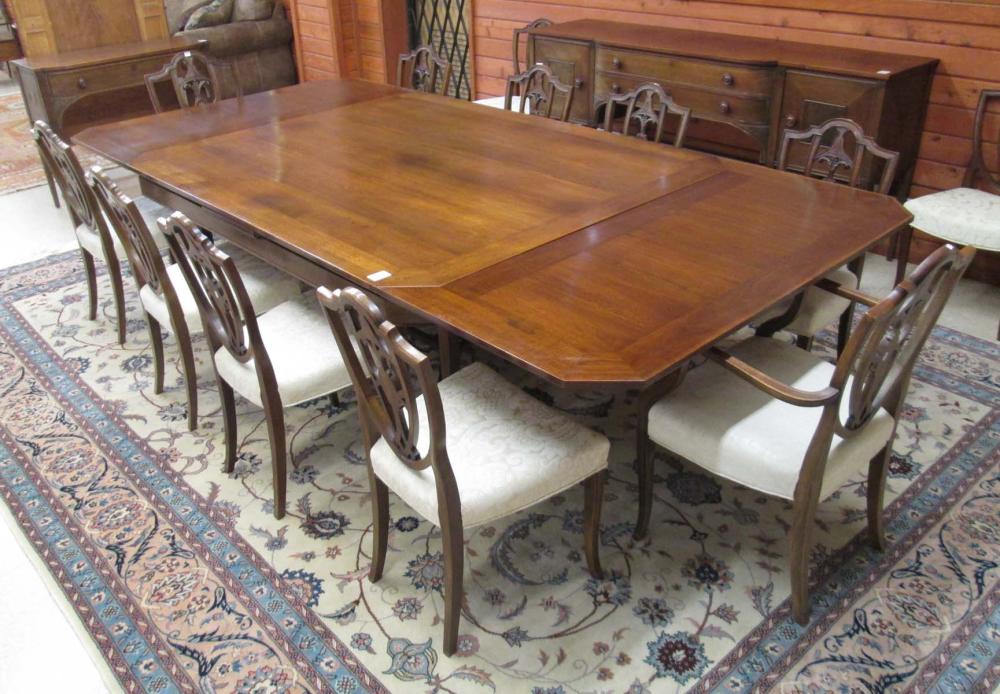 FEDERAL STYLE MAHOGANY DINING TABLE 315b36