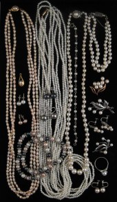 TWENTY FOUR ARTICLES OF PEARL JEWELRY  315e94