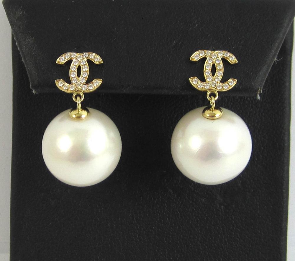 PAIR OF CHANEL STYLE PEARL DANGLE 315fb9