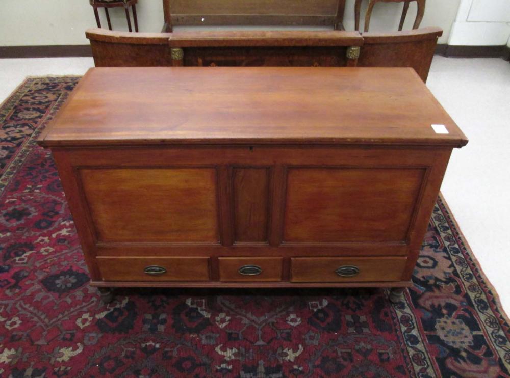 LATE FEDERAL LIFT TOP BLANKET CHEST  316c39
