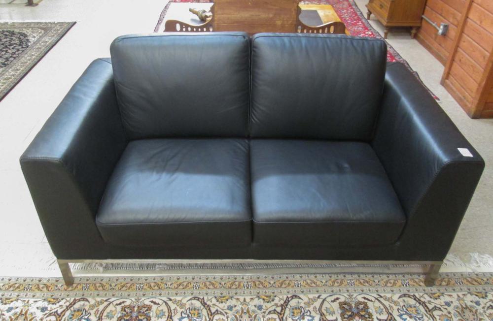 A CONTEMPORARY BLACK LEATHER LOVESEAT  316c95