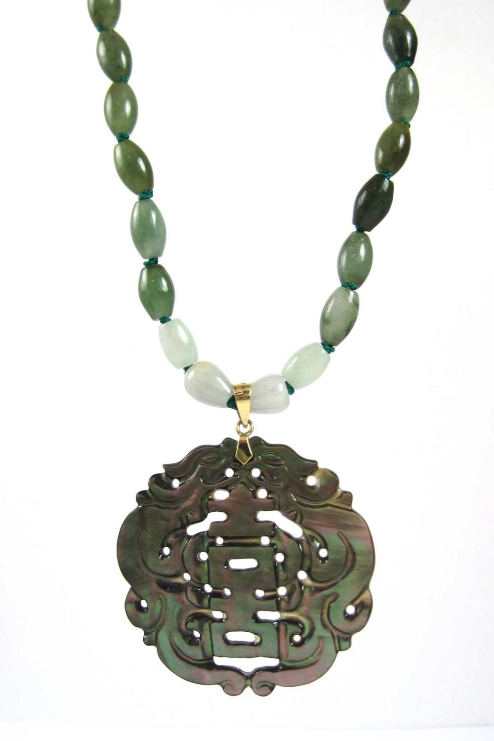 JADE AND MOTHER OF PEARL PENDANT 316e92