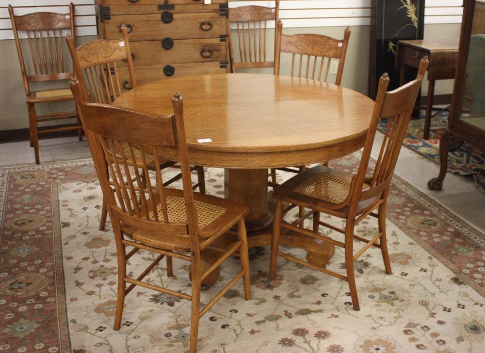 ROUND OAK DINING TABLE AND SIX 314e28