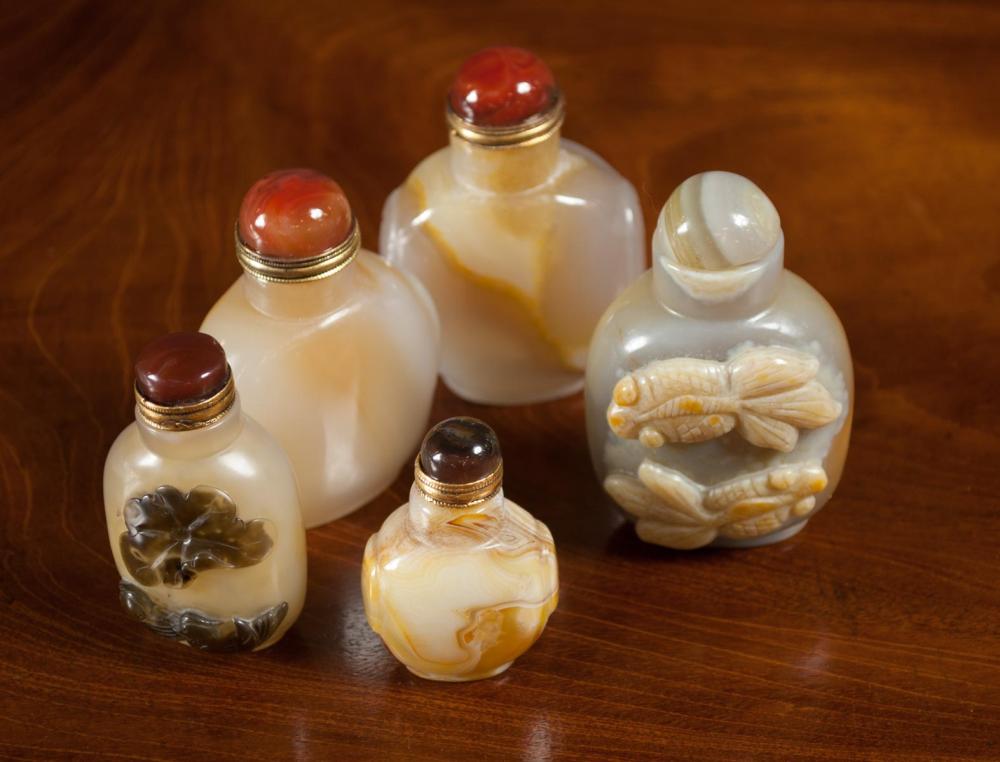 FIVE CHINESE AGATE SNUFF BOTTLES  3153ef