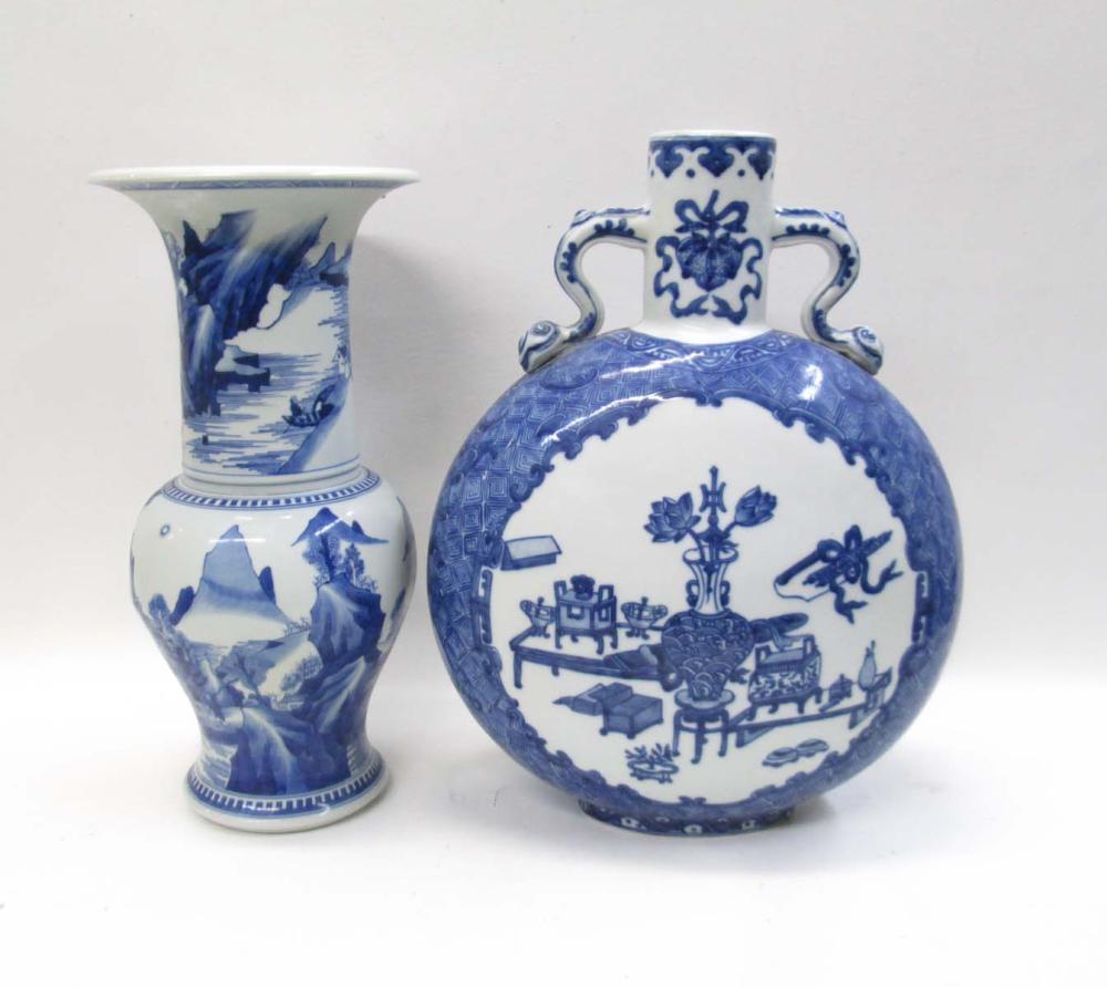 TWO CHINESE BLUE AND WHITE PORCELAIN 3155c5
