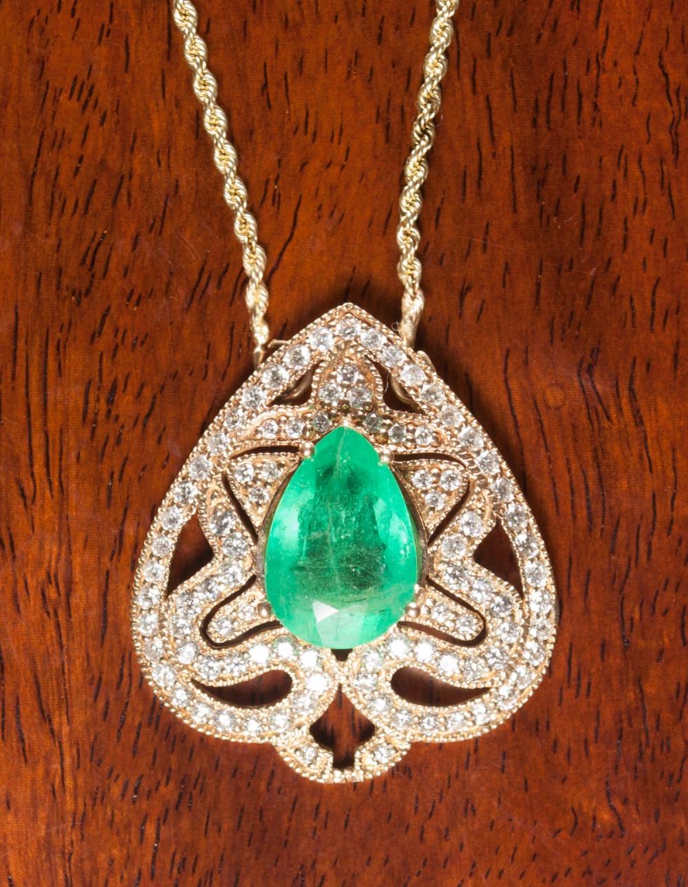 COLOMBIAN EMERALD AND DIAMOND NECKLACE  3156b7