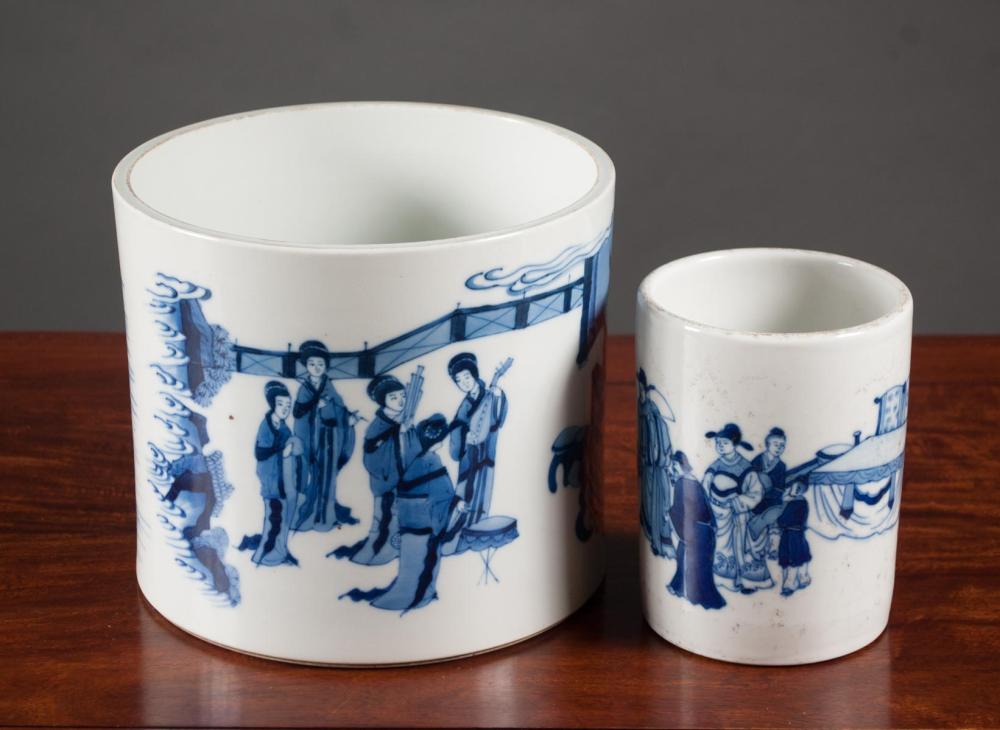 TWO CHINESE BLUE AND WHITE PORCELAIN 315714