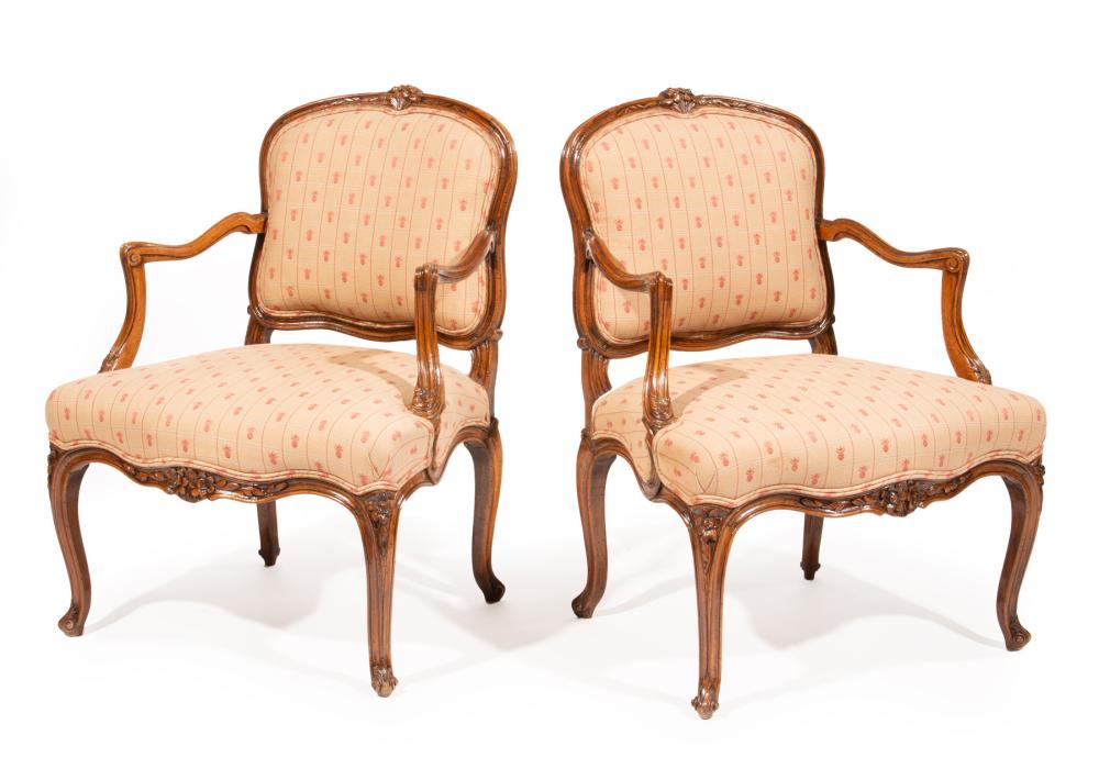 PAIR OF LOUIS XV CARVED FRUITWOOD 3181b6