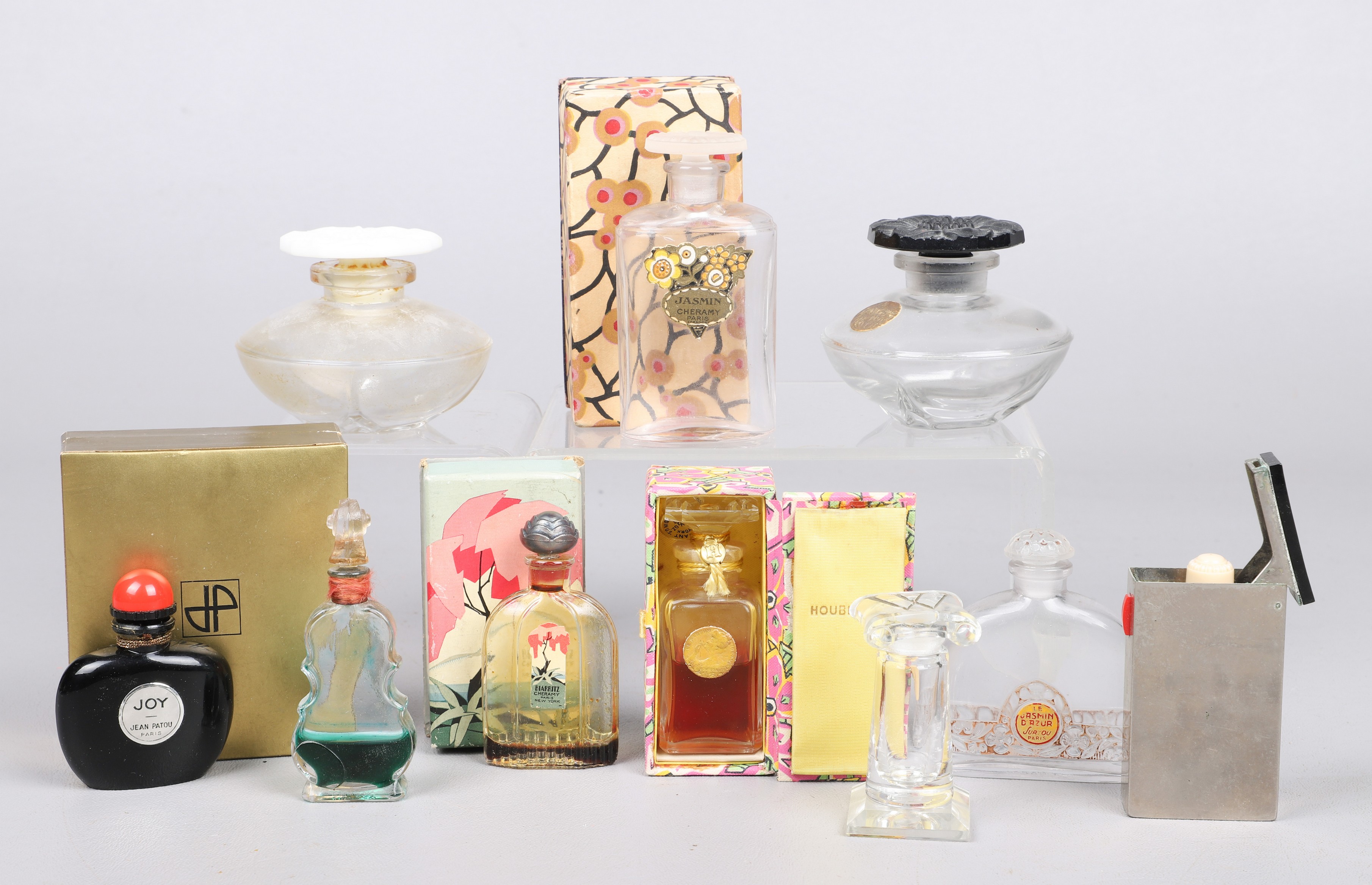  10 Early 20th C scent bottles 317ea1