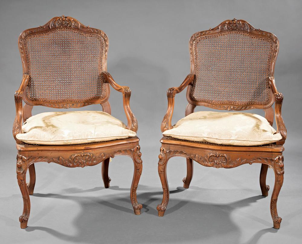 PAIR OF LOUIS XV STYLE CARVED BEECHWOOD 31a8ac