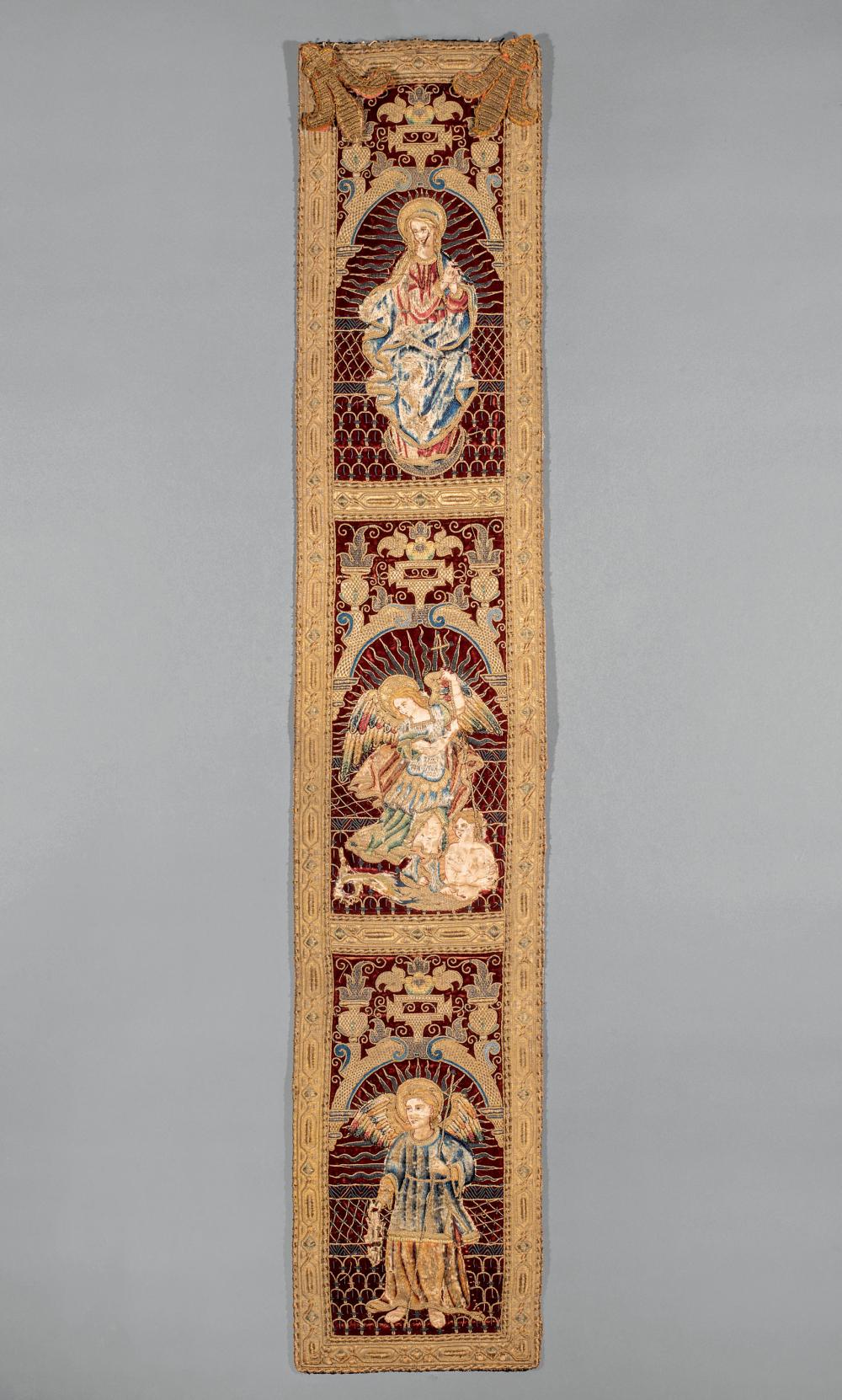 TWO CONTINENTAL EMBROIDERED RED 31ad27