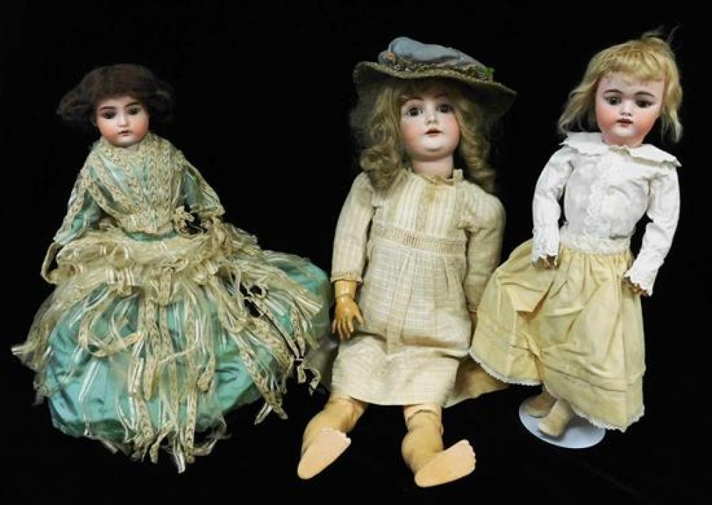 DOLLS TWO BABY DOLLS AND ONE STANDING 31b4e5