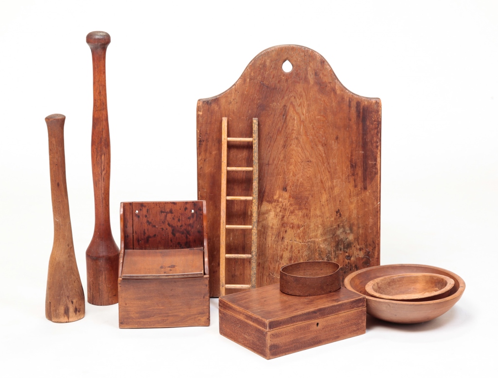 GROUP OF HOUSEHOLD WOODEN PIECES  319cf5