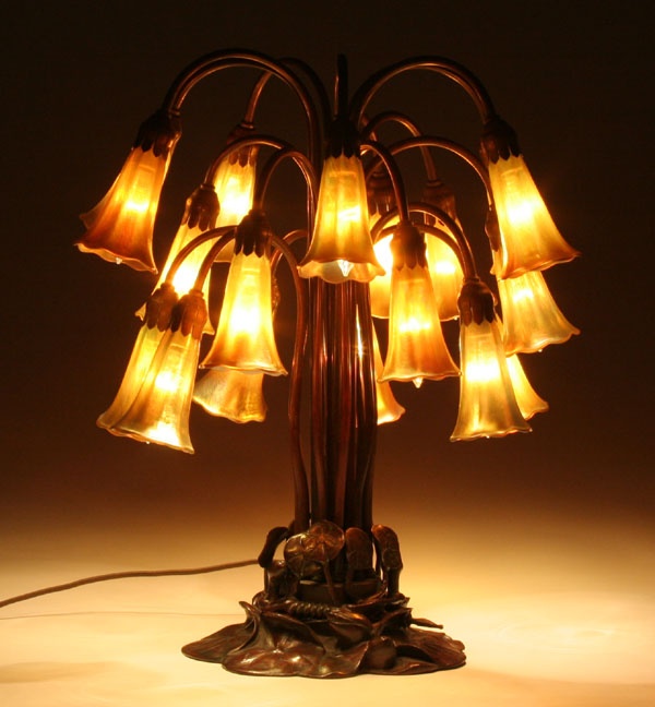 Art glass and bronze table lamp  4f666