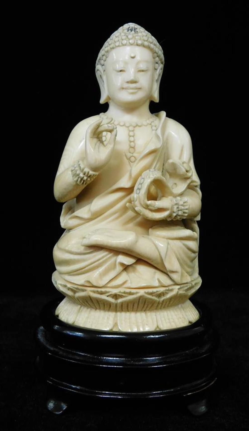 ASIAN CARVED IVORY FIGURE OF SEAT 31d228