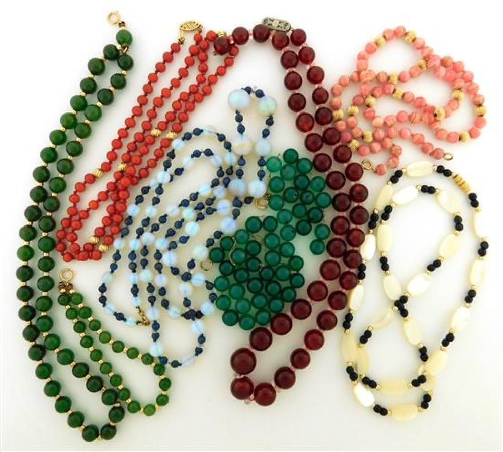 EIGHT NECKLACES AND BRACELETS INCLUDING  31d3cf
