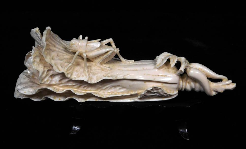 ASIAN IVORY CARVING OF INSECT 31d662