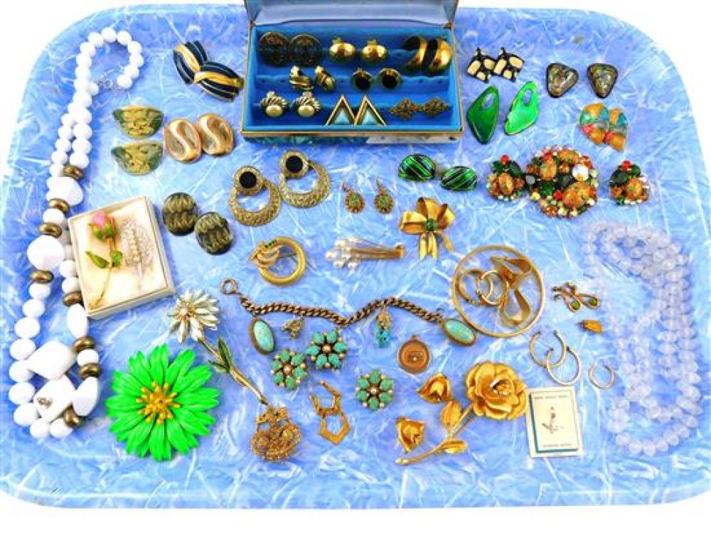 COSTUME JEWELRY 40 PIECES INCLUDING 31d850