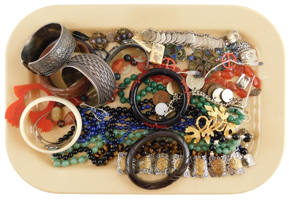 JEWELRY 25 PIECES INCLUDING NECKLACES  31dd38