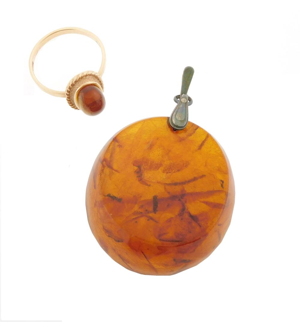 JEWELRY: TWO PIECES OF AMBER JEWELRY: