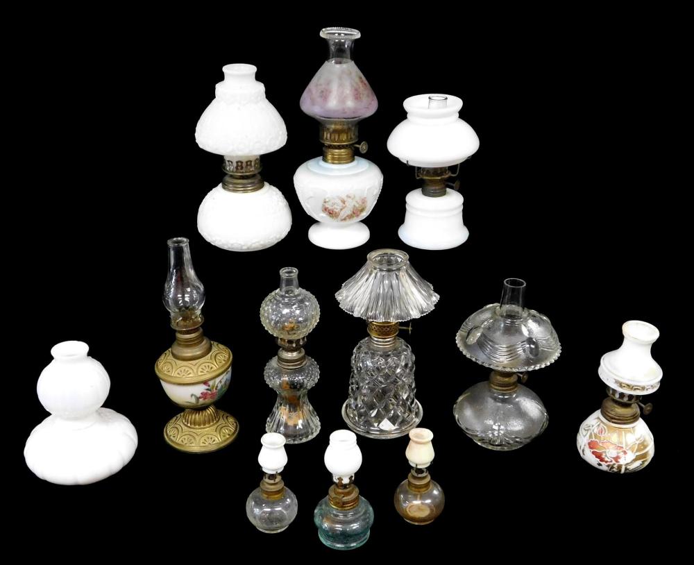 MINIATURE OIL LAMPS ALL WITH WHITE 31e449