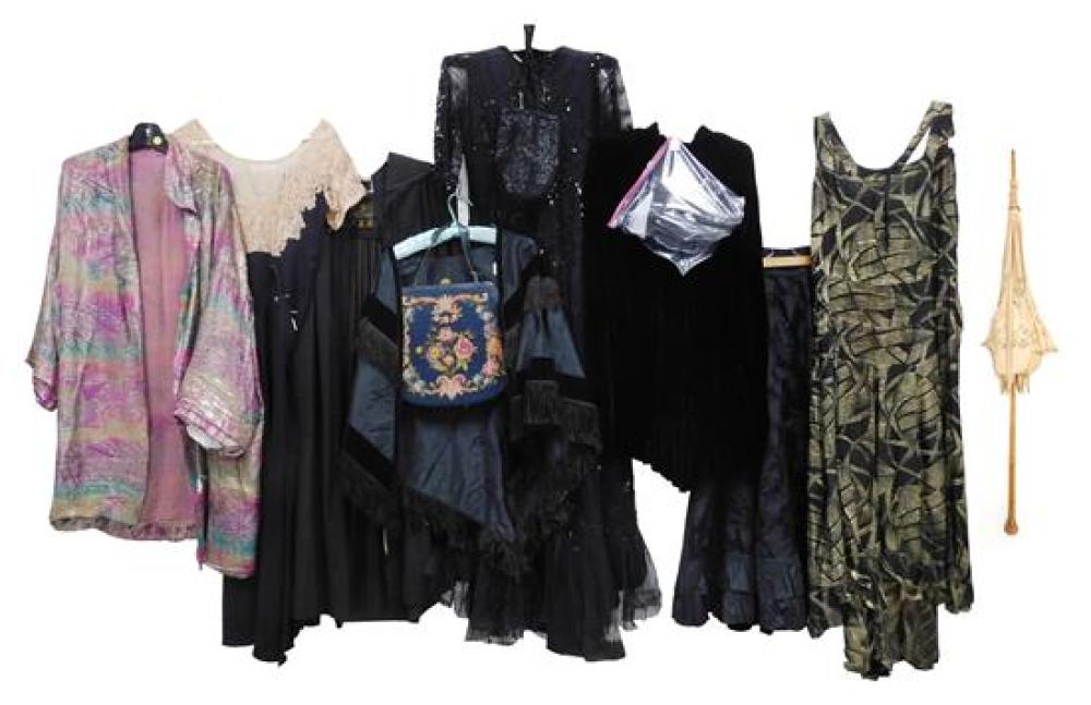 VINTAGE WOMEN S CLOTHING AND ACCESSORIES  31cd44