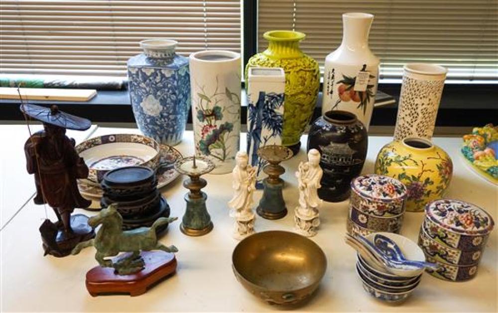 GROUP WITH CHINESE PORCELAIN AND 31f736