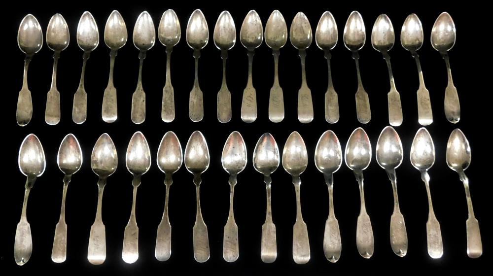 SILVER THIRTY EARLY TEASPOONS 31e5f3