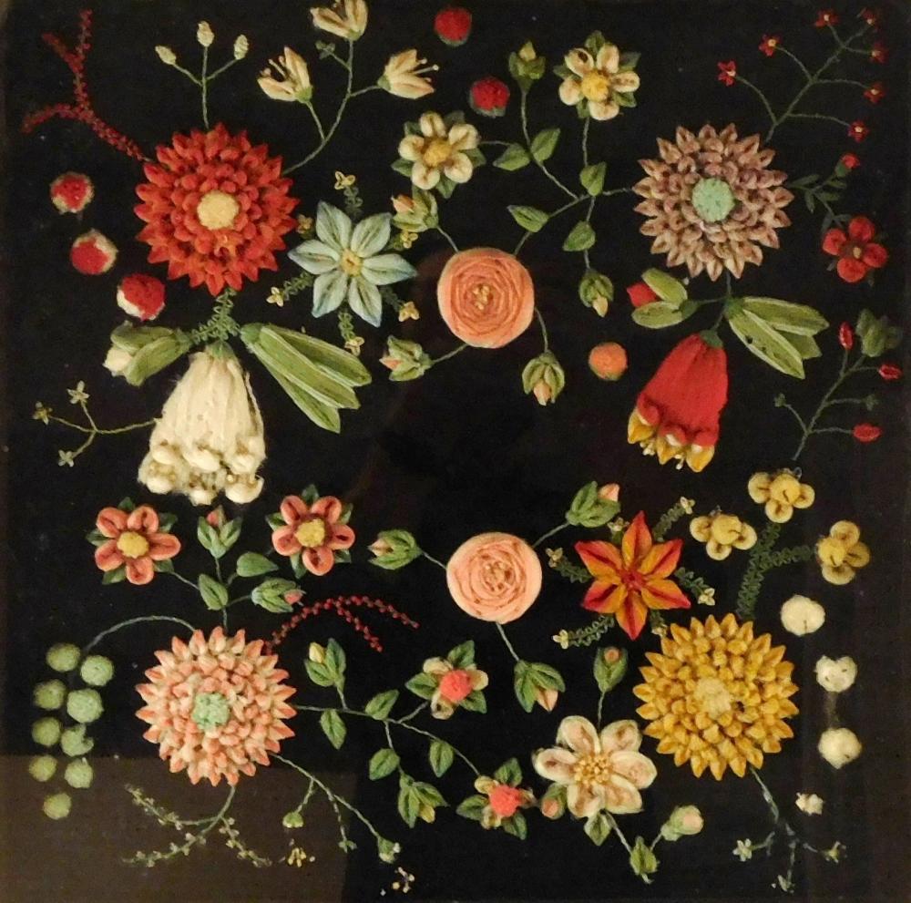 FLORAL WOOLWORK LATE 19TH C  31e8e7