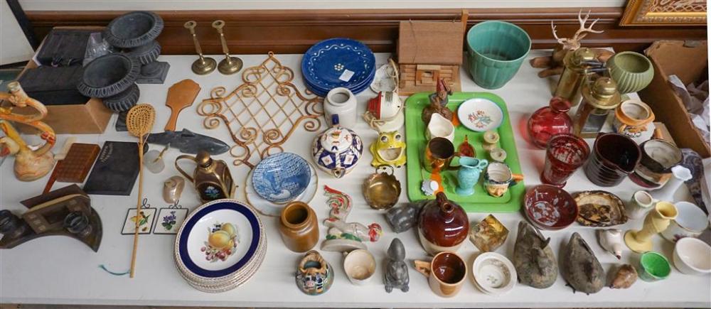 COLLECTION OF ASSORTED PORCELAIN  321c63