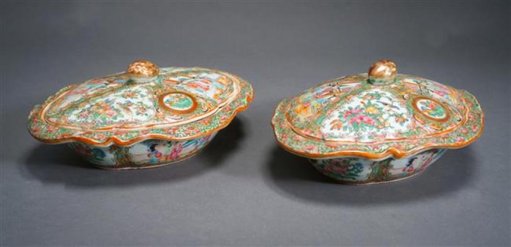 PAIR OF CHINESE ROSE MEDALLION 322bbb